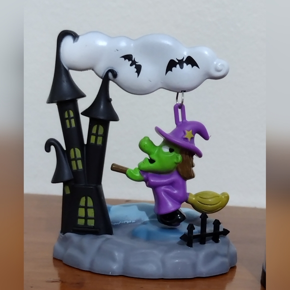 𝅺solar dancing Halloween figures - Picture 3 of 7